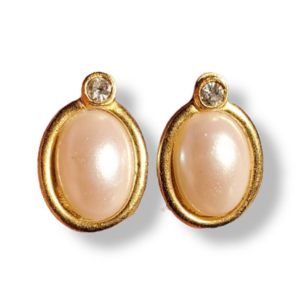 The limited earrings  